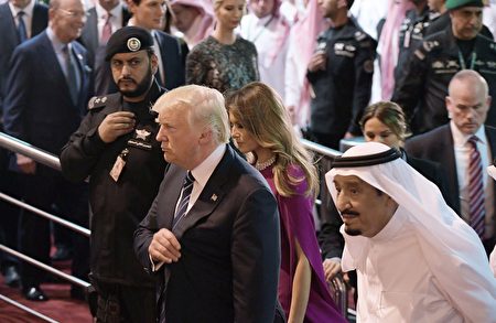 川普及第一夫人在沙特赴宴。(MANDEL NGAN/AFP/Getty Images)