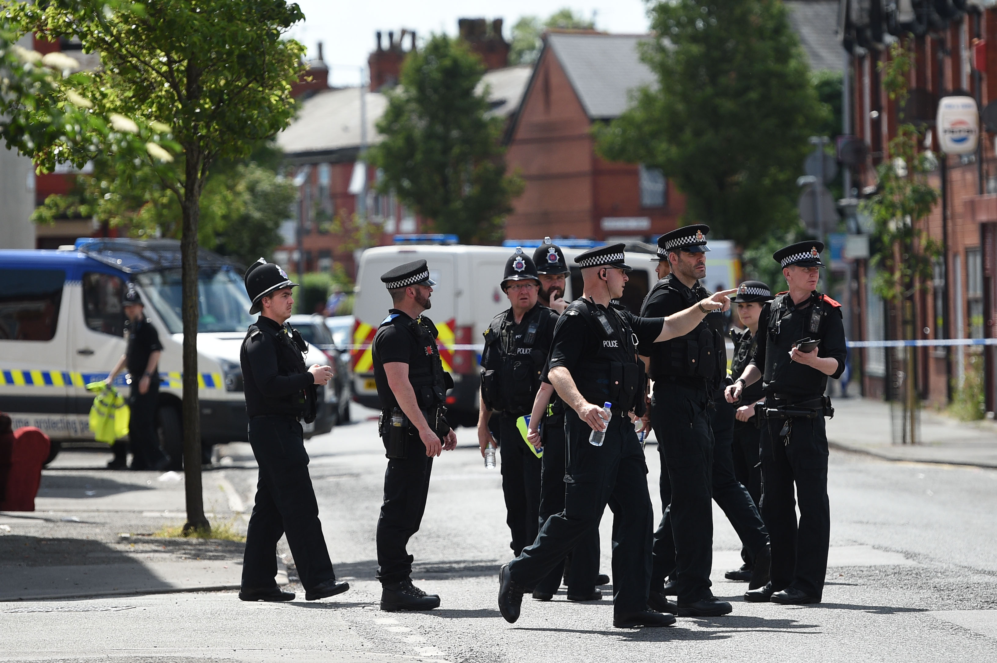 曼城爆炸案 警方再逮两人 英调降恐袭级别 曼城恐袭 炸弹客 英国新闻 大纪元