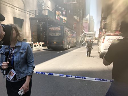紐約時代廣場發生撞人慘劇造成1死22傷，圖為事發現場。（新唐人）
