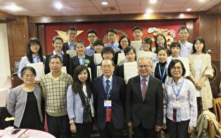 国立台湾科学教育馆选拔13名学生9件作品，参加“2017年美国英特尔国际科技展览会”。共有6名学生囊括4项大会奖、1项特别奖，大放异彩，成果丰硕。（袁玫／大纪元）