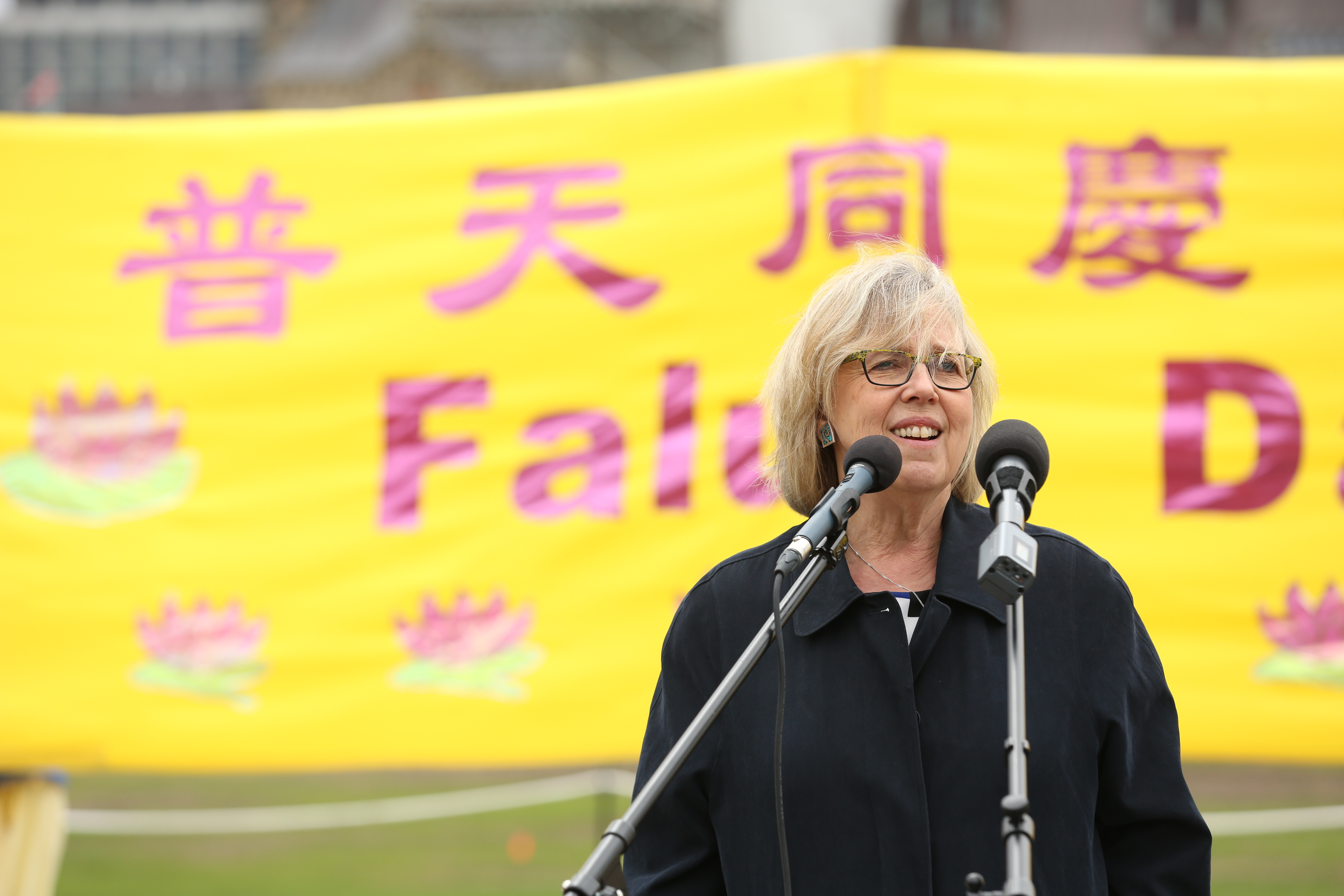 綠黨領袖、國會議員Elizabeth May在發言中說: 「與你們一起慶祝法輪大法洪傳25周年讓我非常感動,也是我的榮耀。我為大法洪傳感到榮耀,是的,我站在你們一邊。」(艾文/大紀元)
