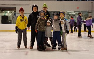 Protec Ponds滑冰中心满足孩子们所有滑冰的需要，他们提供滑冰、冰球及花样滑冰教学，还组织生日派对、出游等很多活动。（Protec Ponds Ice Center 提供）