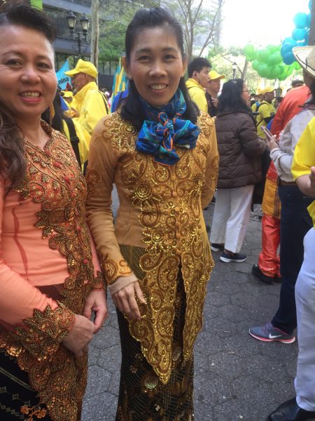 马来西亚大法弟子在5月12日曼哈顿大游行前集会上。