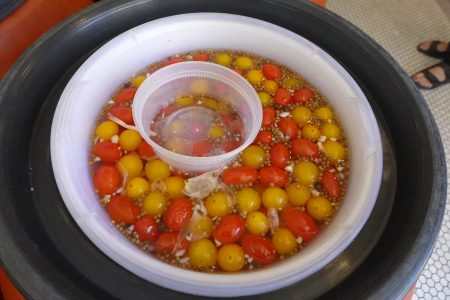 腌菜幫 Pickle Guys 的腌小番茄。