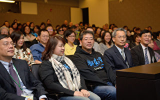 齊柏林(前排中間)和所屬阿布電影公司的曾瓊瑤總經理(左二)2014年底參加哈佛的《看見臺灣》放映會(謝開明提供)
