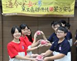 6月3日禁烟节 嘉市反烟“通令少女”红龟粿传情