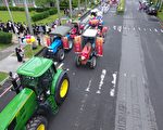 嘉大毕业典礼 收获机进场庆丰收