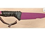这是6月3日伦敦恐袭中三名恐怖分子使用的刀，一呎（30公分）长的陶瓷刀。（伦敦警方提供）