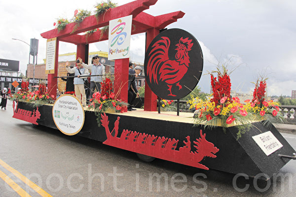 美西波特兰玫瑰节游行 天国乐团展现东方文化