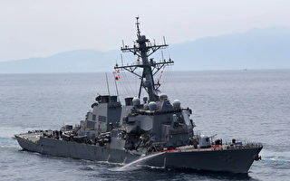 美國海軍驅逐艦費茲傑羅號17日凌晨在日本東京灣南方與菲律賓籍商船相撞，艦上7人失蹤。圖為費茲傑羅號受損情況。
(STR/JIJI PRESS/AFP)