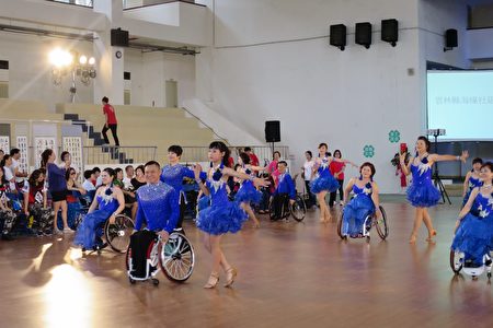 轮椅运动舞蹈演出。（云林县府提供）