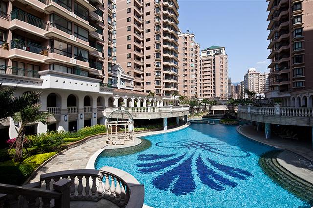 淡水的建案則融入水景設計。(甲山林提供)