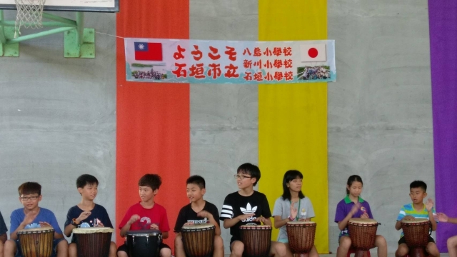 日本石垣市中小学访问苏澳镇表演太鼓。（苏澳镇公所提供） 