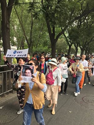 自6月12日开始，连续4日，来自大陆各地的E租宝受害人齐聚北京维权。（受访者提供）