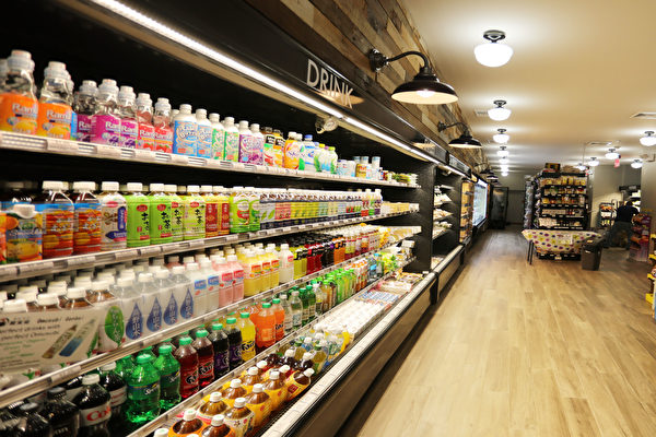 「片桐」超市貨品豐富，幾乎都是日本家喻戶曉的大廠家出品。（張學慧/大紀元）