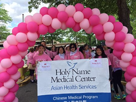 圖：參加「為媽媽行走」活動的華裔隊伍。（聖名醫療中心華裔健康醫療計畫提供）