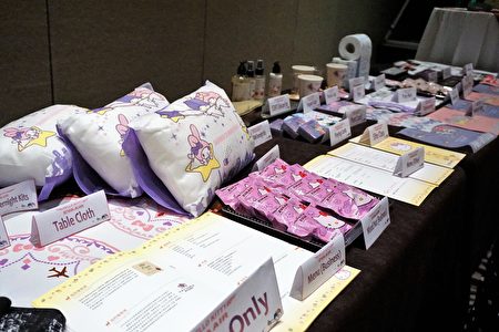 Hello Kitty彩绘机上将提供各种Hello Kitty为主题的服务用品。（温文清/大纪元） 