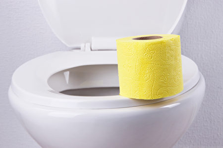 人們使用廁所的不良習慣，可能會讓廁所成為細菌溫床。（Fotolia）