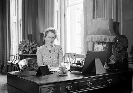 circa 1941: Nancy, Lady Astor MP (1879 - 1964) at her desk at Cliveden, her home which has been turned into a hospital for Canadian wounded during WW II. (Photo by Tunbridge/Tunbridge-Sedgwick Pictorial Press/Getty Images)
