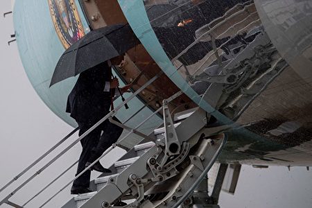 US President Donald Trump boards Air Force One under heavy rain at Andrews Air Force Base, Maryland, April 6, 2017. Donald Trump will host Chinese President Xi Jinping at his sun-kissed Mar-a-Lago resort in Florida on Thursday, a high-stakes first summit replete with pitfalls for both leaders. The stage is set for a carefully choreographed dinners with family and displays of bonhomie, but beneath the facade runs a wary, almost palpable, anxiety -- as the men face a make or break moment. / AFP PHOTO / JIM WATSON (Photo credit should read JIM WATSON/AFP/Getty Images)