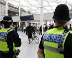曼彻斯特市中心的维多利亚火车站已经在5月30日重新开放，这里距离爆炸案地点很近。(HUMPHREYS/Getty Images)