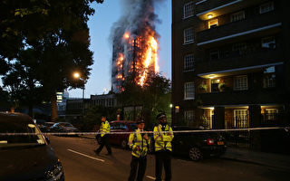 火灾中的孝子 伦敦大火中背母下24层楼