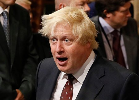 外交大臣约翰逊的发型真是让人叹为观止。( Kirsty Wigglesworth - WPA Pool/Getty Images)