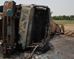 巴基斯坦油罐车爆炸 至少135人死