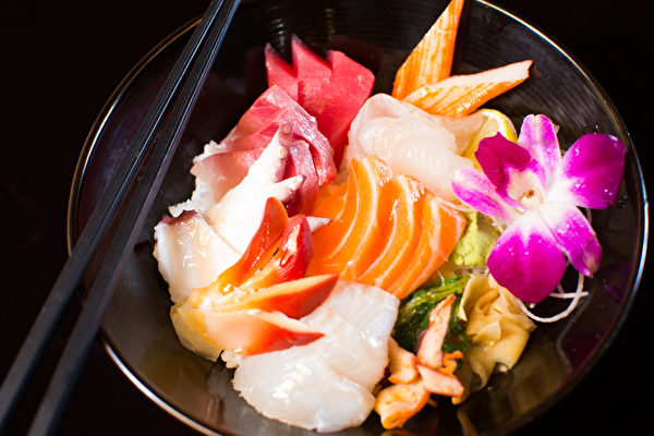 “海人”海鲜餐厅的很多鲜活海鲜都是应季节从韩国空运而来。（餐厅提供）
