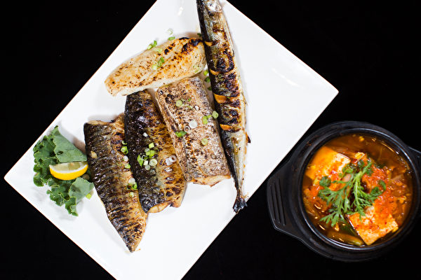 烤鱼套餐可在青花鱼、带鱼、鱍鱼和鲑鱼中任选三种。（餐厅提供）