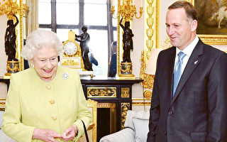 推不掉的爵士头衔 前总理凯伊接受女王最高荣誉
