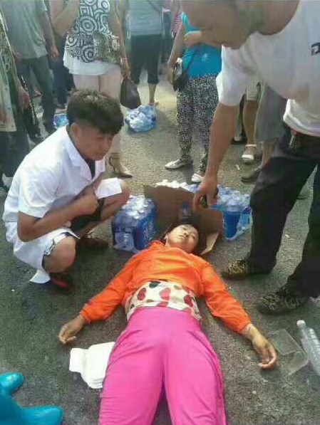 7月24日,吉林省吉林市昌邑區樺皮廠鎮上千村民堵高速抗議當局泄洪釀人禍。(村民提供)