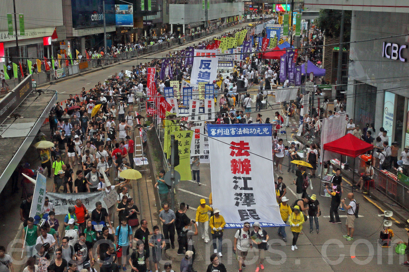 2017年香港七一大游行,法轮功队伍引人瞩目。(李逸/大纪元)