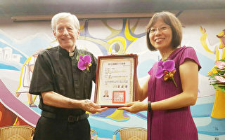 從事台語教學  美國神父獲台灣身分證