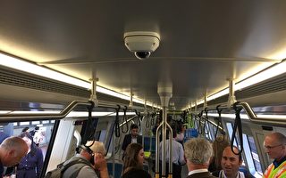 7月24日，灣區捷運BART新車廂開始在主線道上運行測試。（李文淨／大紀元）