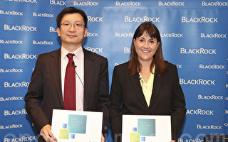 贝莱德中国投资策略师陆文杰、贝莱德亚太区主动投资策略部主管贝琳达。（余钢／大纪元）
