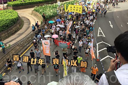 今年的七一大游行，除了有不少香港市民来参与之外，还有不少大陆民众.（李逸/大纪元）