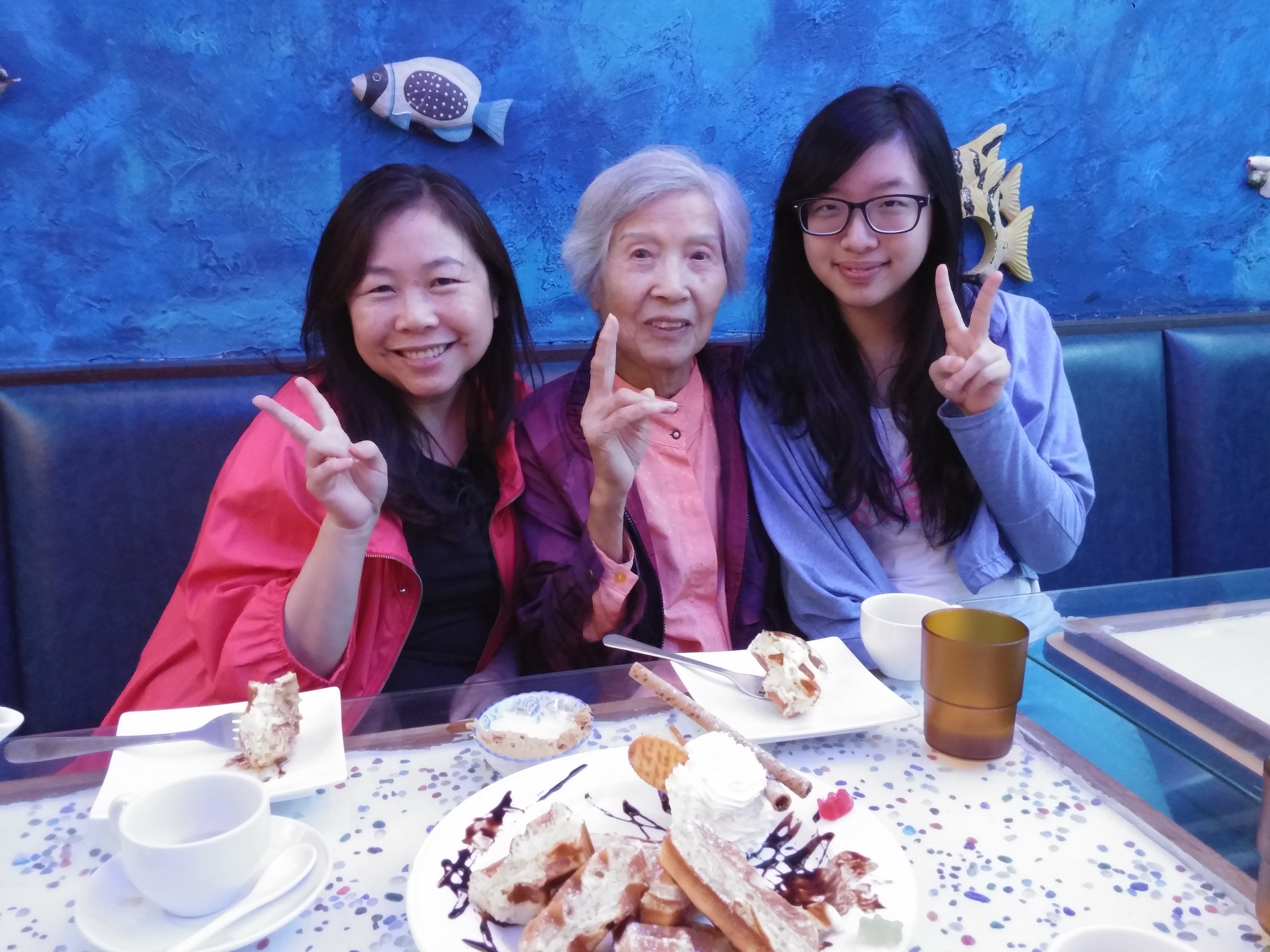 三位和陳厚谷關係密切的女人—媽媽、太太和女兒。(陳厚谷/提供)