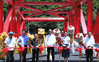 众所期盼的瑞芳国芳桥完工，新北市长朱立伦（右3）21日亲自前往瑞芳主持通车典礼。（新北市政府／提供）