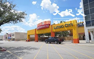 图：有浓厚拉丁裔色彩的PlazAmericas购物商场内半数以上店面长期空置。（徐大宇／大纪元）