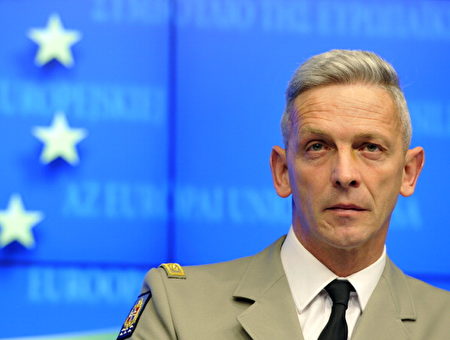 新任总参谋长55岁的弗朗索瓦．莱科因特将军。（GEORGES GOBET/AFP/Getty Images)