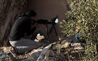 美國支持的敘利亞民主力量（SDF）在試圖收復拉卡的戰鬥中，已經突破拉卡老城區的城牆。(Photo credit should read MOHAMMED ABDUL AZIZ/AFP/Getty Images)