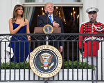 川普夫妇首次在白宫庆独立日 宴请美军家庭