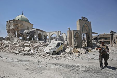 上週，伊拉克部隊進入IS在摩蘇爾的心臟地帶，占領了至少有800年歷史的努里大清真寺。(AHMAD AL-RUBAYE/AFP/Getty Images)
