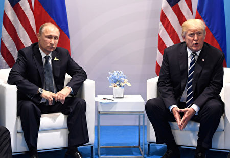 7月7日的G20會議上川普和普京首次會晤。(SAUL LOEB/AFP/Getty Images)