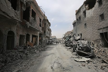 聯合國週四（7月6日）公布的衛星圖像顯示，老城區數千座建築被損，有近500座建築物被毀掉。(AHMAD AL-RUBAYE/AFP/Getty Images)