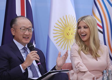 7月8日G20期间，美国第一女儿伊万卡和世行行长金墉。(MICHAEL KAPPELER/AFP/Getty Images)