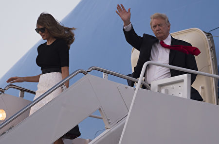 7月8日G20峰會結束，川普夫婦返回美國，抵達華盛頓。(SAUL LOEB/AFP/Getty Images)