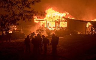 加州野火迅速蔓延 威胁数百房屋