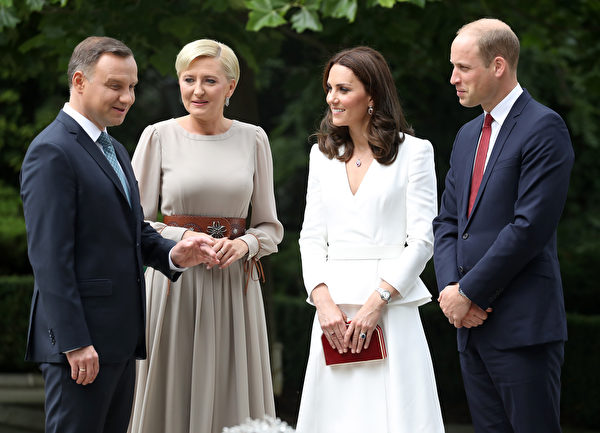 7月17日抵達波蘭後，威廉王子夫婦在總統府與波蘭總統夫婦會晤。(Chris Jackson - WPA Pool/Getty Images)